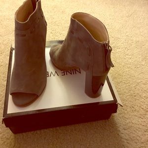 Grey suede shoes Nine West size 10 Brand New